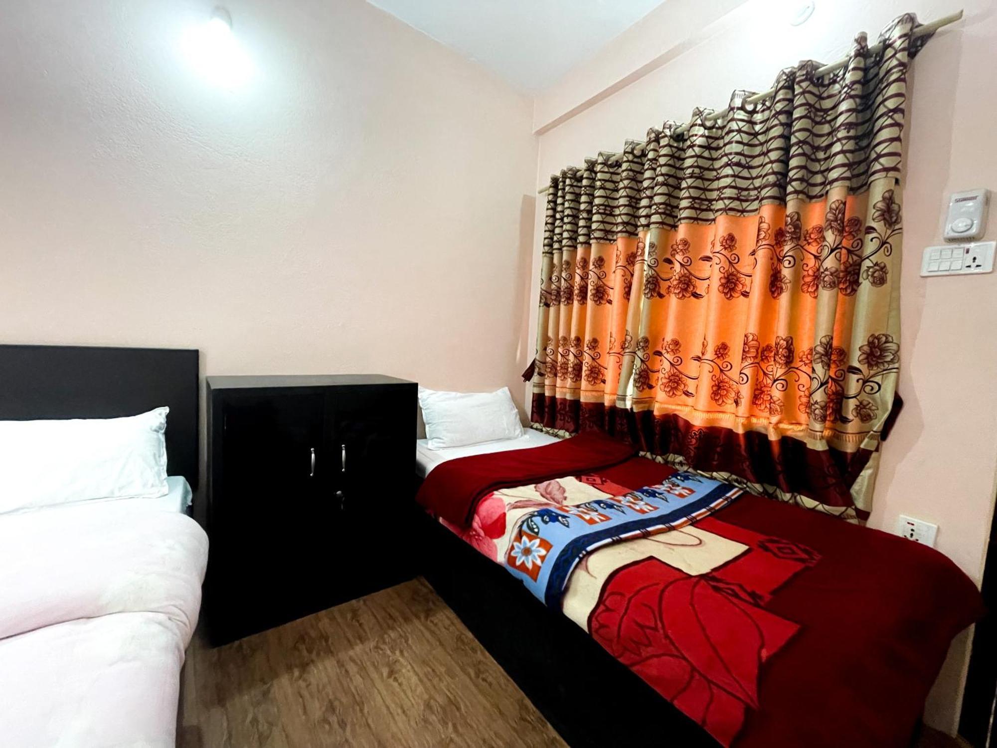 Yuriko Guest House Pokhara Exteriör bild