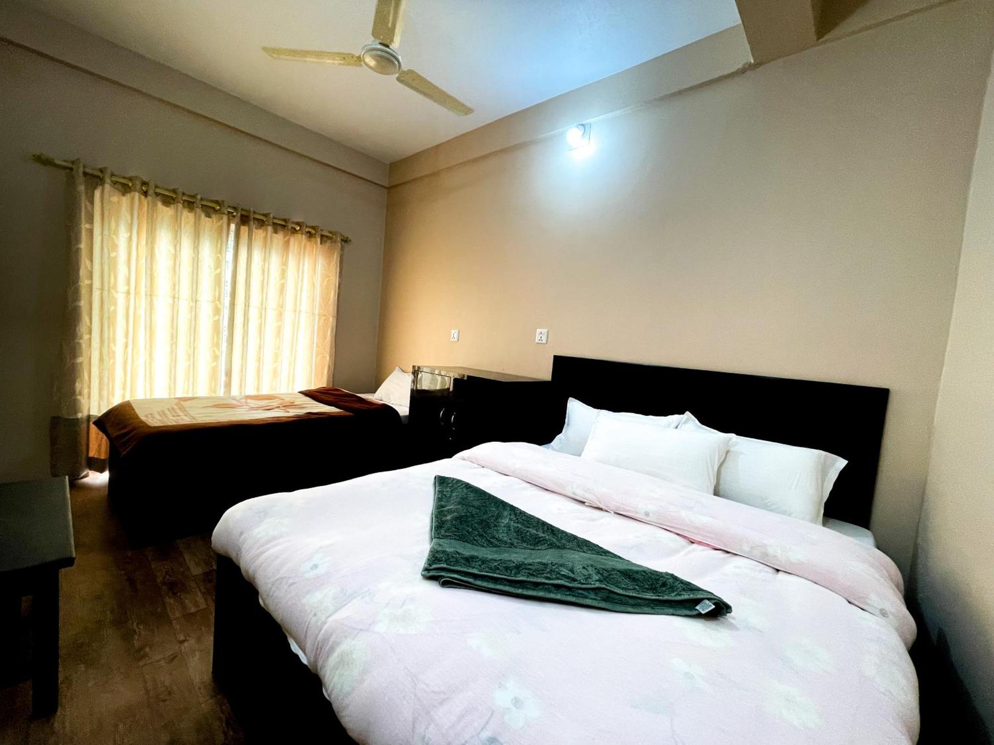 Yuriko Guest House Pokhara Exteriör bild